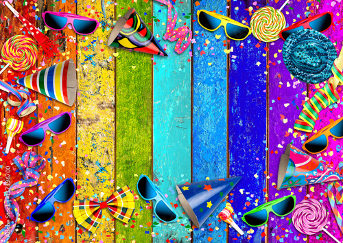 colorful party carnival birthday rainbow confetti background pattern with streamer sunglasses hat lolly pop wood / bunter Kindergeburtstag Fastnacht Fasching Hintergrund mit Konfetti isoliert