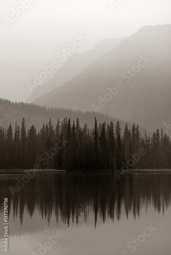 Foggy mountain lake © rabbit75_fot