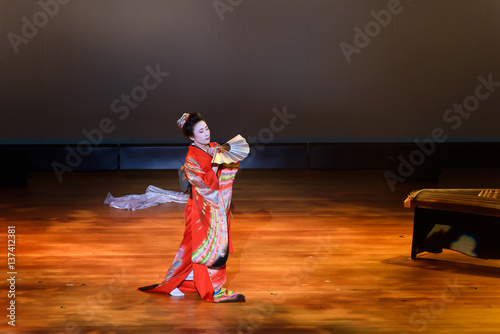 Obraz na plátně Japanese dance