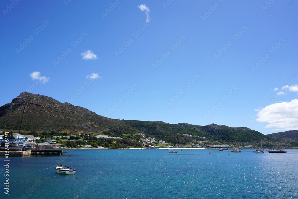 Obraz premium Beautiful landscape of the coast with peak background in Cape town