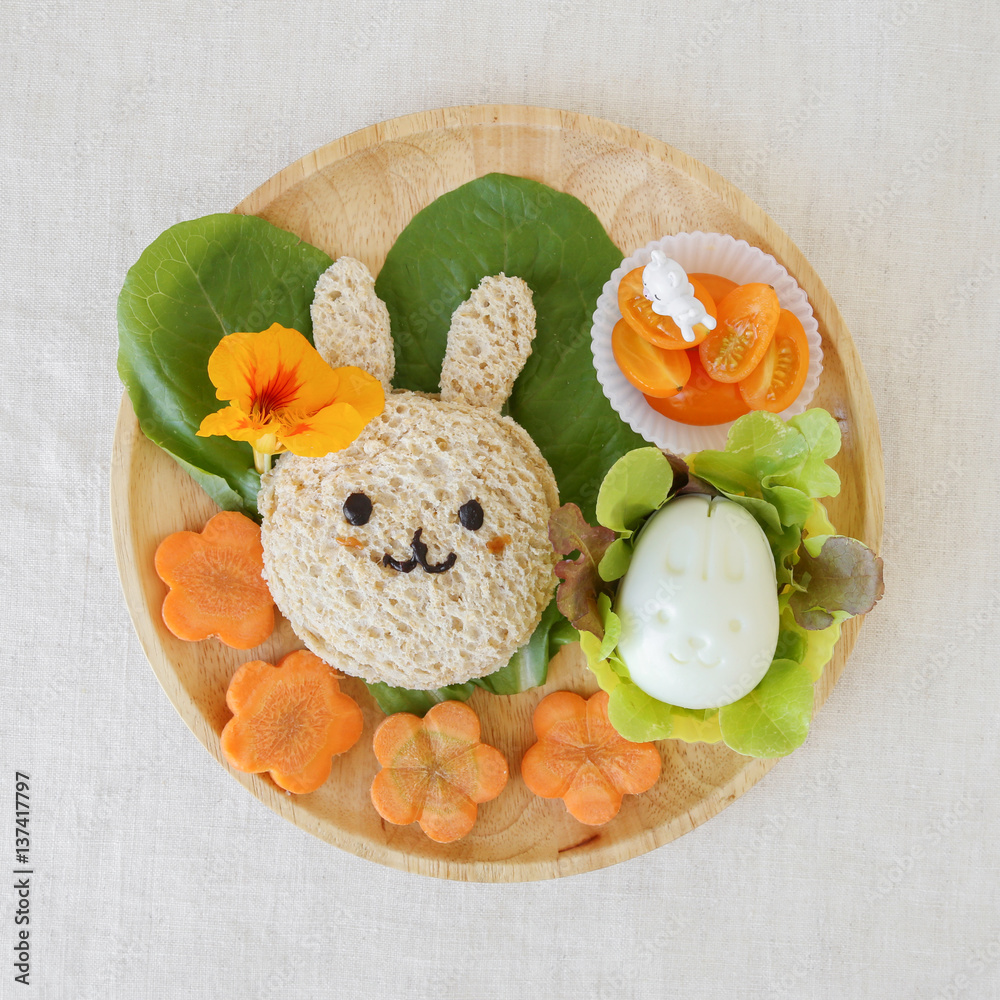 Obraz premium Easter Buny lunch, fun food art for kids