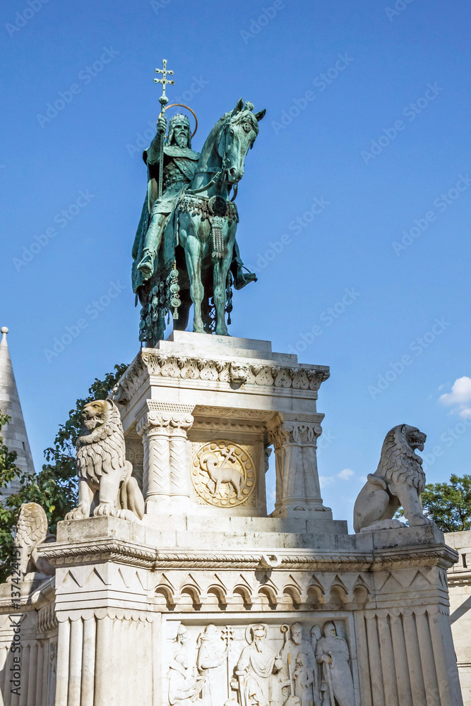Obraz premium View of St. Stephen statue at Fishermen's bastion, Budapest, Hungary