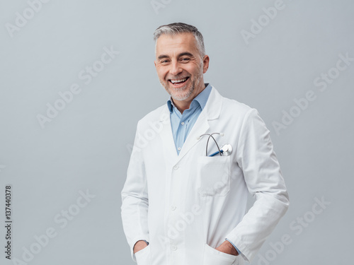 Canvas-taulu Cheerful doctor posing