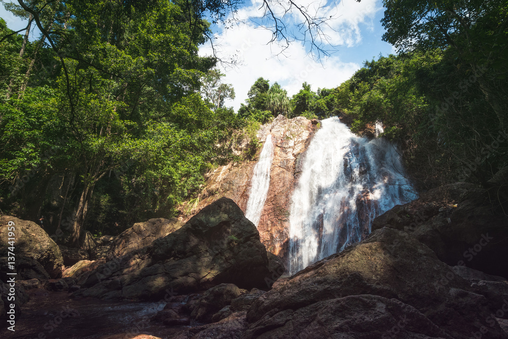Fototapeta premium Na Muang Waterfall in the Jungle on Koh Samui Island, Thailand