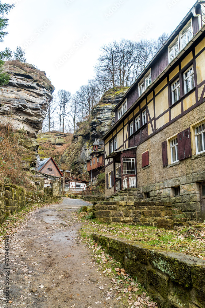 Verlassene Häuser am Rande des Elbsandsteingebirge in der sächsischen Schweiz in Deutschland