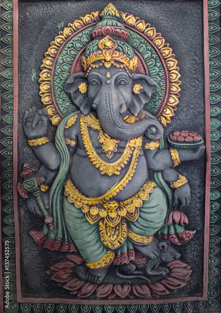 Obraz premium Ganesh Statue Radiates Prestige