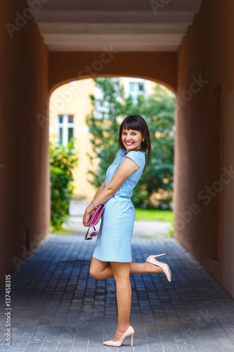 Beautiful young woman posing in the archway Free Download Beautiful young woman posing in the archway - GFXLoad