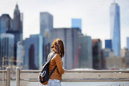 Photography Female tourist enjoy panoramic view with Manhattan skyscrapers in New York, USA