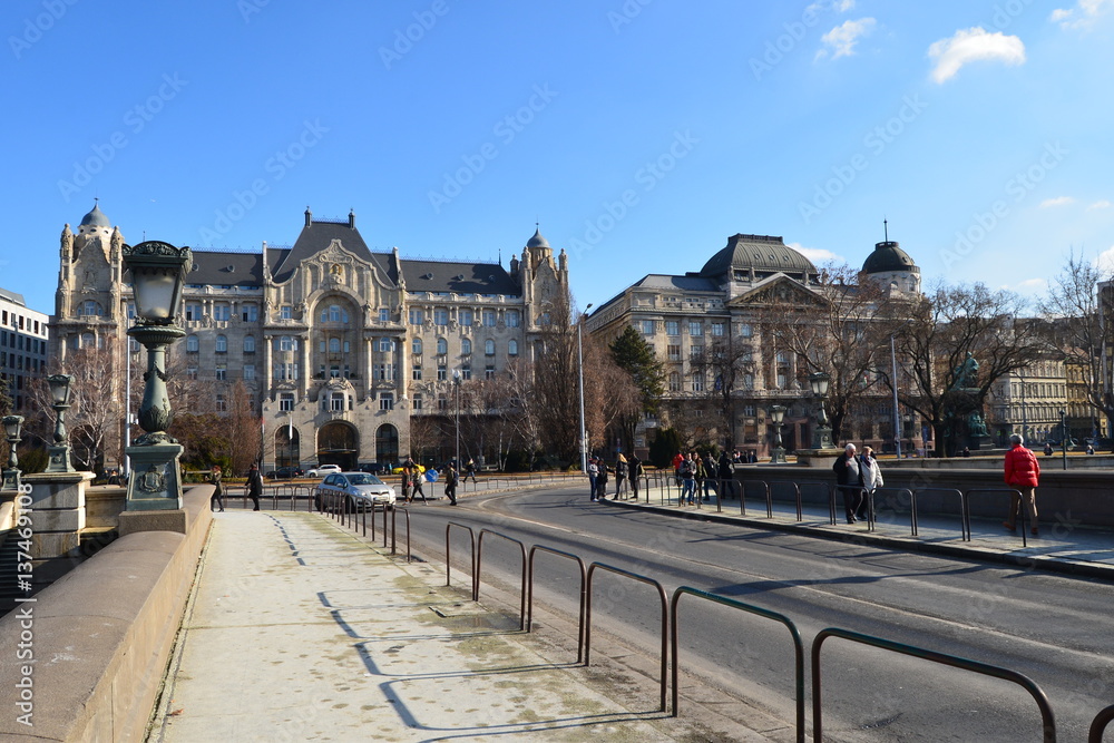 Fototapeta premium Gresham Palace Budapest (Donauufer)