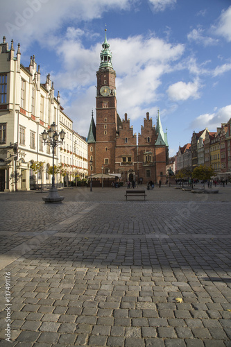 Südlicher Marktplatz von Breslau mit Blick auf das Alte Rathaus mit Rathausturm