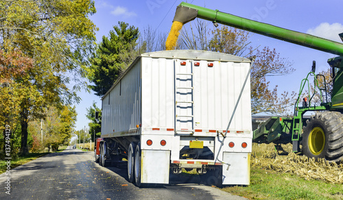 Slika na platnu Harvester fills transport truck