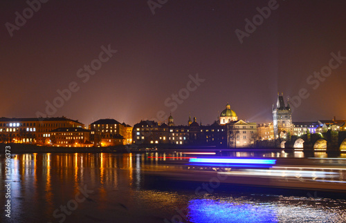 Skyline Prag with a passing Boat by Night © Sinuswelle