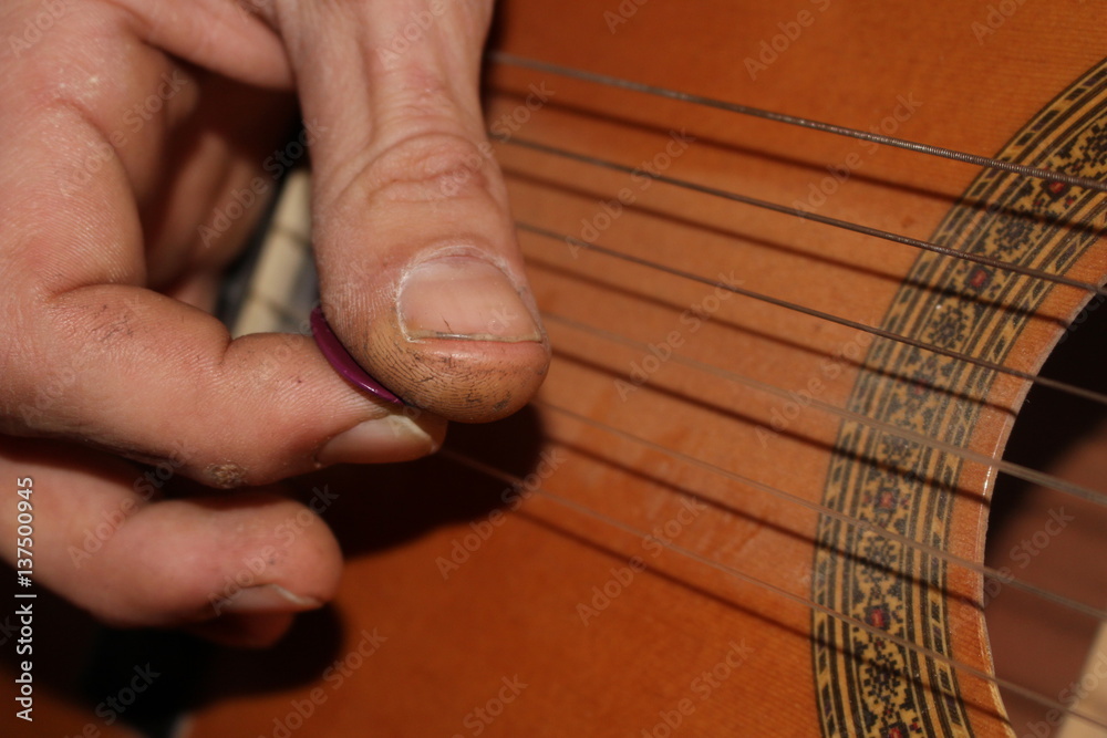 jouer de la guitare