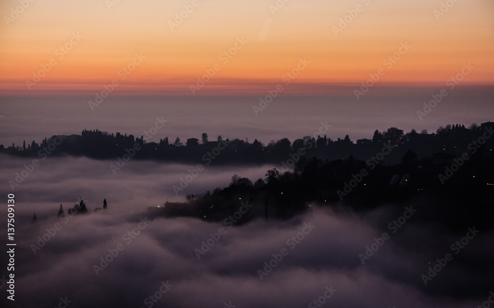tramonto cielo nebbia tramonto cielo nebbia