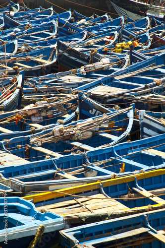 Blaue Boote im Hafen von Essaouira