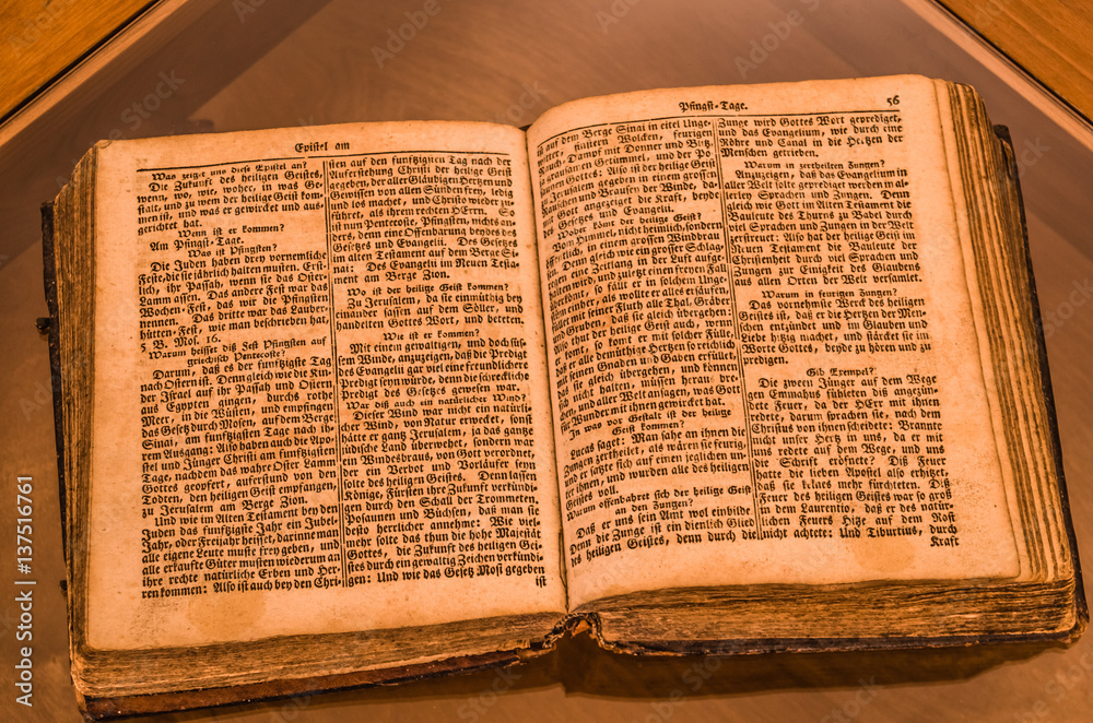 Obraz premium offenes Buch