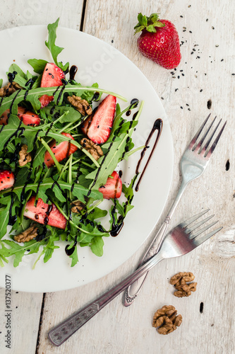 Fresh salad with arugula and strawberries