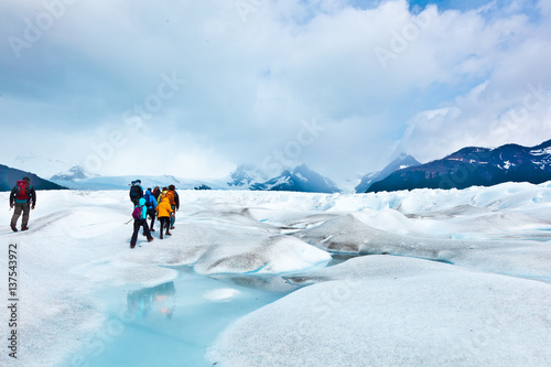 Gletscher Perito Moreno mit Wanderern - Expredition