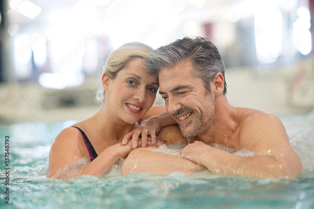 Couple relaxing in thalassotherapy hot tub
