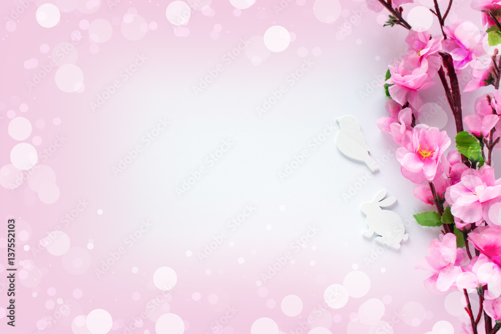 Kirschblüte mit Osterhase und schönen Hintergrund