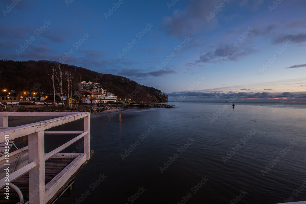 Niesamowity wschód słońca na molo w Orłowie.