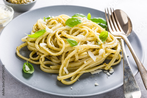 Tableau sur toile Homemade pasta, spaghetti, linguine with green pesto and basil