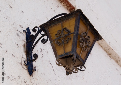 Lámpara de forja antigua