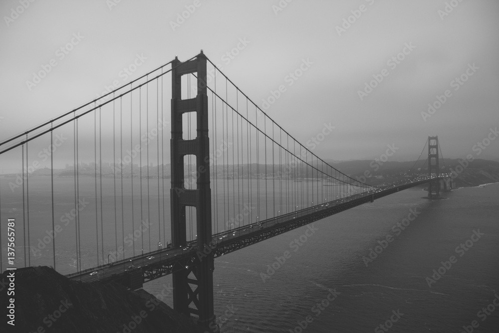 Fototapeta premium Czarny i biały Golden Gate Bridge, San Francisco Kalifornia Stany Zjednoczone