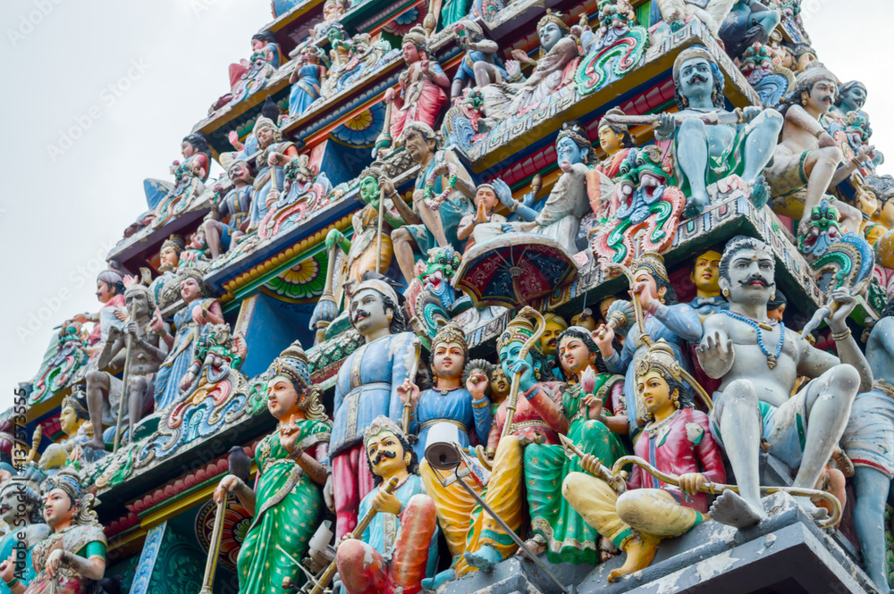 Obraz premium Roof of Sri Veeramakaliamman Temple in Little India, one of the oldest temple of Singapore