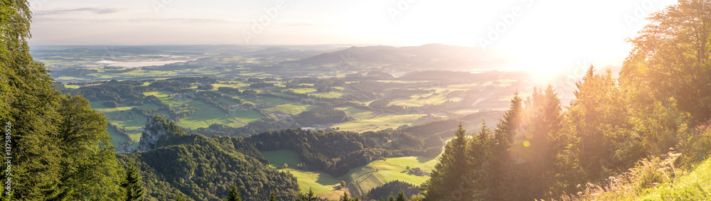 Naklejka premium Wschód słońca na Gaisberg w Salzburgu w Austrii