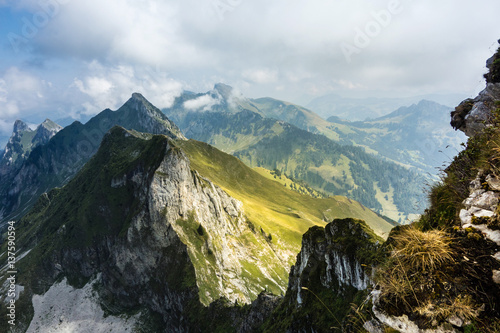 Sicht in den Breccaschlund vom Schopfenspitz, Freiburger Alpen, Schweiz 