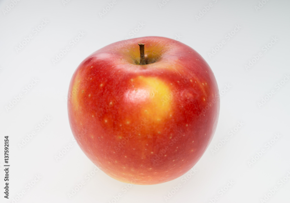 Apfel / roter Apfel auf grauem Hintergrund Apfel / roter Apfel auf grauem Hintergrund