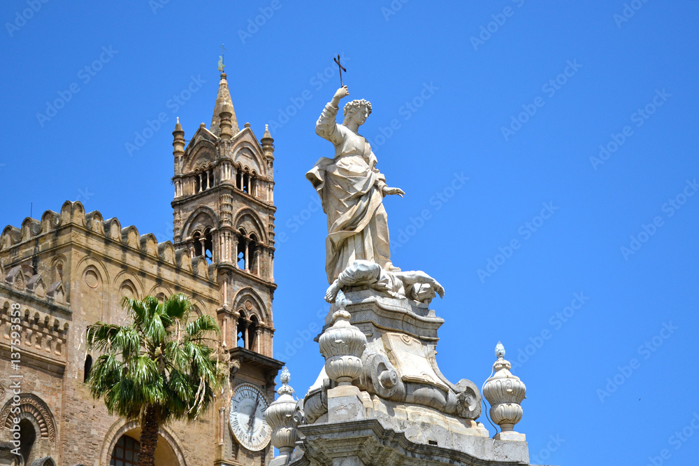 Fototapeta premium Maestosa Cattedrale di Palermo della Santa Vergine Maria Assunta