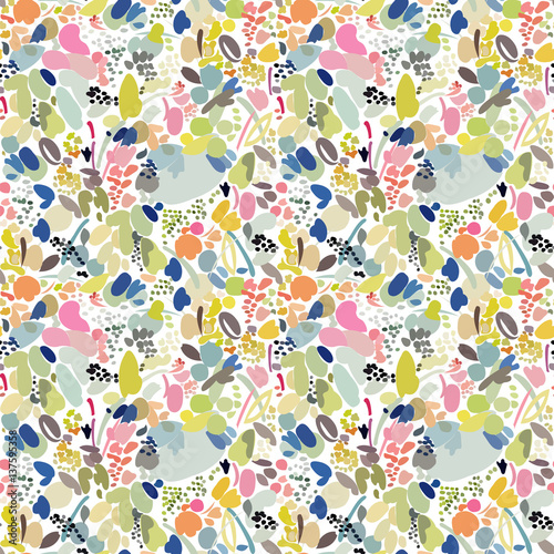 Seamless abstract pattern with a group of multi-colored figures, randomly distributed.