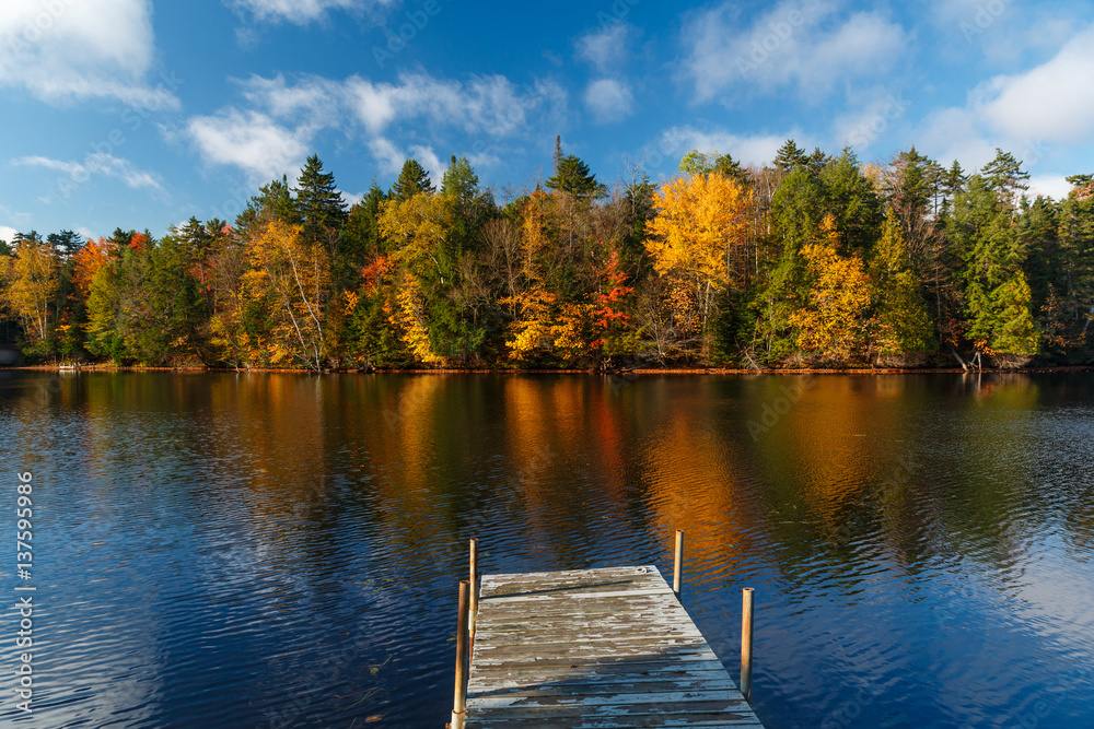 Fotografie Autumn at the Lake