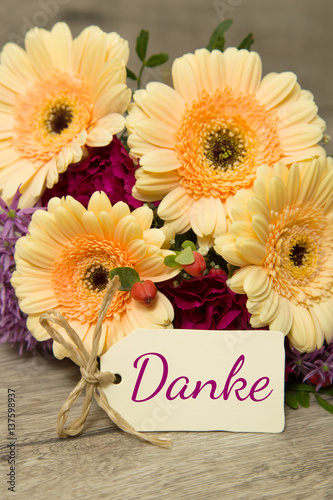 Blumen und Karte: Danke!