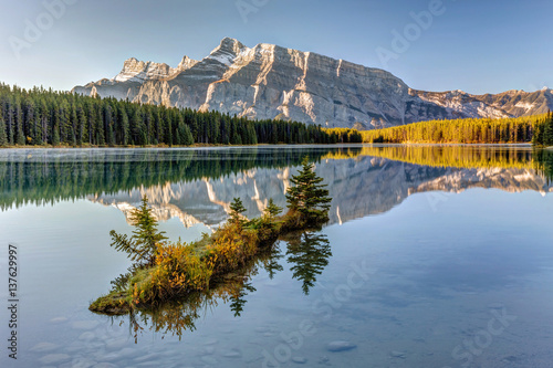 Fototapeta Naklejka Na Ścianę i Meble -  Small Island at Two Jack Lake in Banff National Park, Alberta.