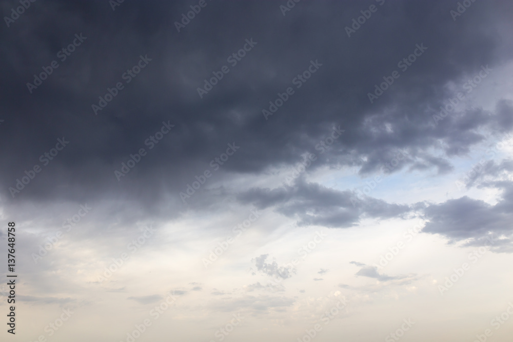 Obraz premium beautiful sky with clouds in the evening