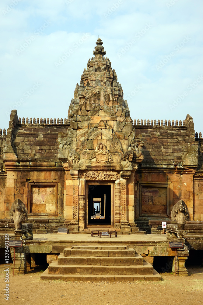 Naklejka premium Old khmer temple