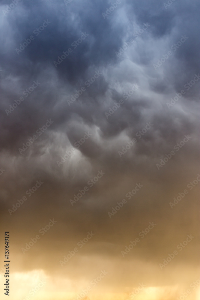 beautiful sky with clouds in the evening