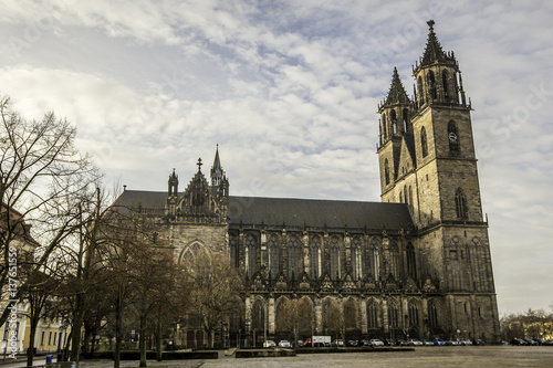 Der Dom zu Magdeburg an einem Wintermorgen