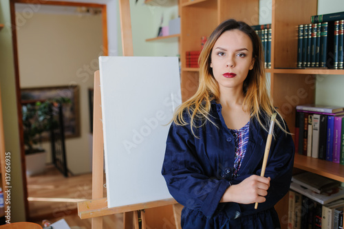 young woman artist begins to draw a new paint