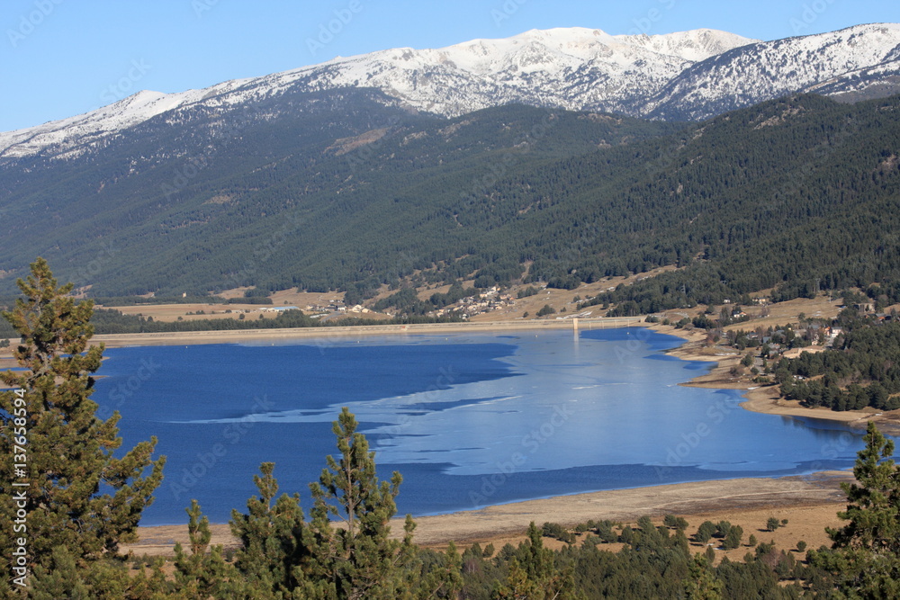 lac-de-matemale-dans-les-pyr-n-es-orientales-stock-photo-adobe-stock