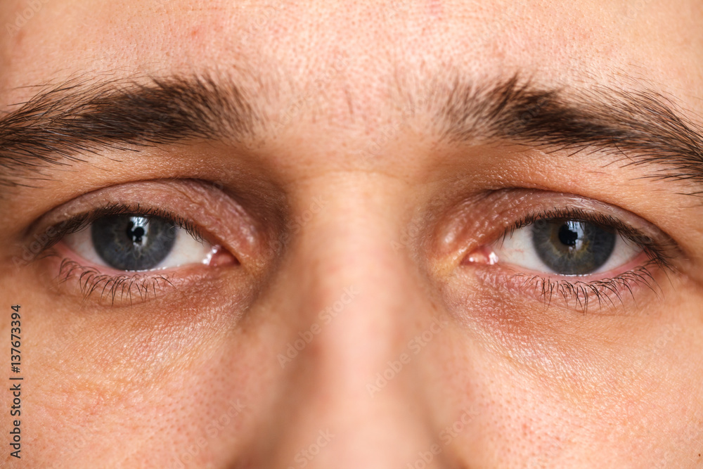 Fototapeta premium otwarte oczy mężczyzn. Fotografowanie makro