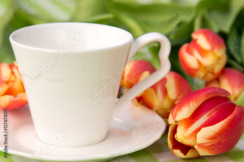 Fototapeta Naklejka Na Ścianę i Meble -  Coffee cup and bunch of tulips