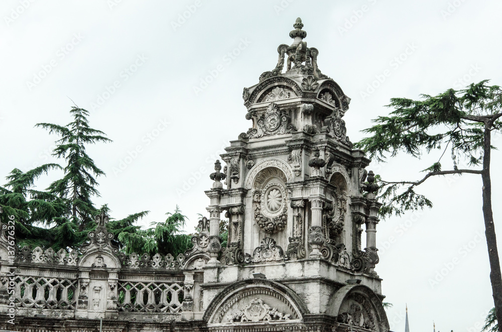 Obraz premium The piece of gate of the Sultan palace, Dolmabahce Palace, Istanbul Turkey.