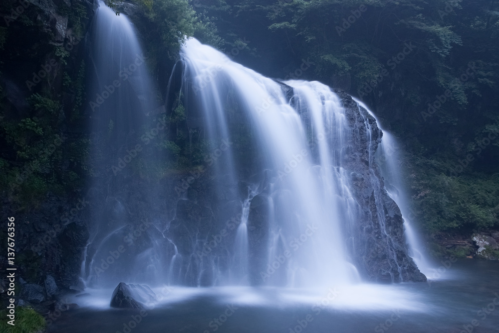 Fototapeta premium 山梨県北杜市・千ヶ滝