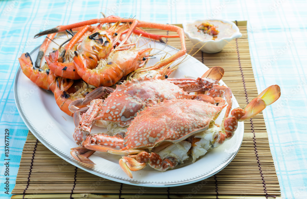 Steamed crab and shrimp