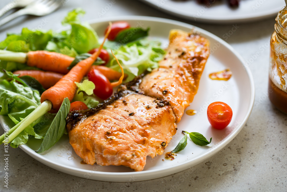 Grilled Salmon with salad