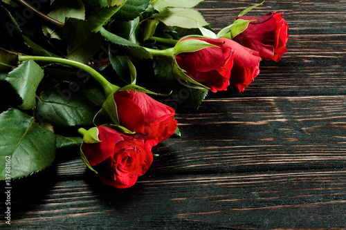 Fototapeta Naklejka Na Ścianę i Meble -  Colored fresh roses on wood desk.
